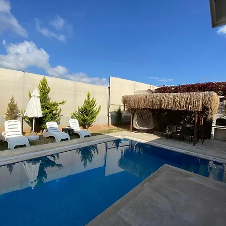 Tlos 3+1 Villa, Oezel Havuzlu, ヴィラ