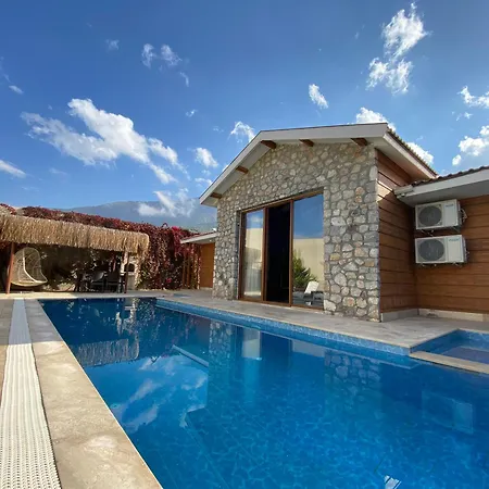 Tlos 3+1 Villa, Oezel Havuzlu, ヴィラ