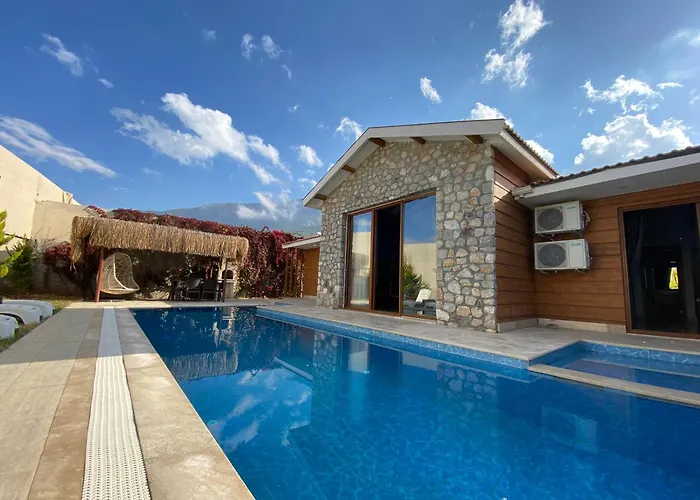 Tlos 3+1 Villa, Oezel Havuzlu, Vilă